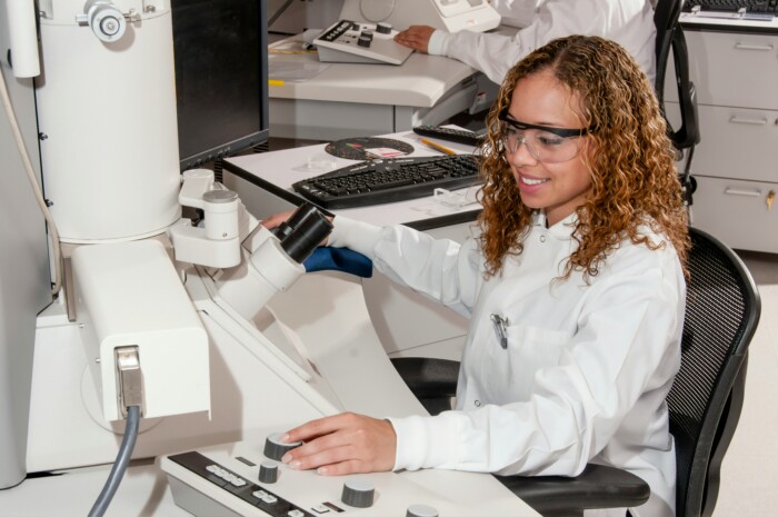 Lab technician operating an SEM and LIMS solution